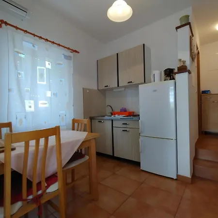 Dobrisa In * Vinišće